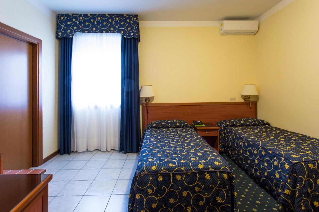 Hotel Ristorante Paladini Carisio Dış mekan fotoğraf