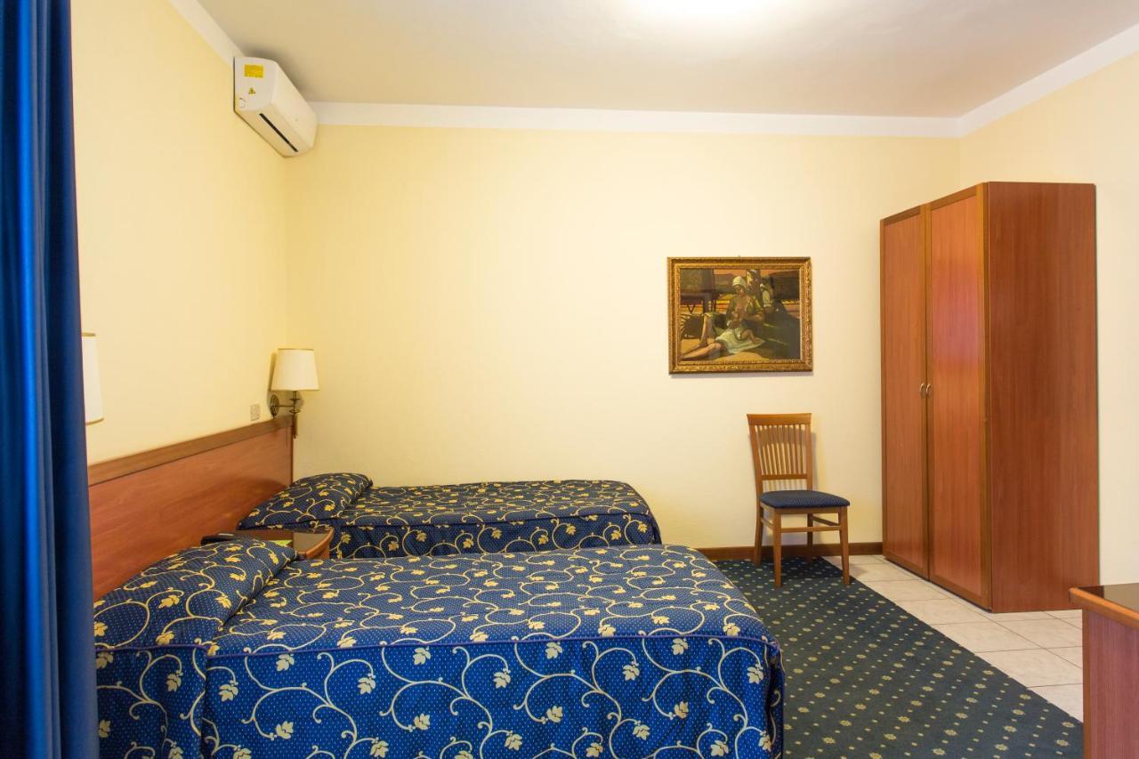 Hotel Ristorante Paladini Carisio Dış mekan fotoğraf